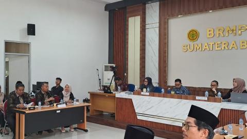 Bawaslu Kota Solok ikuti dan presentasi Monitoring dan Evaluasi (E-Monev) Keterbukaan Informasi Publik Tahun 2026 di hadapan Komisi Informasi Provinsi Sumatera Barat. (14/10/2026)