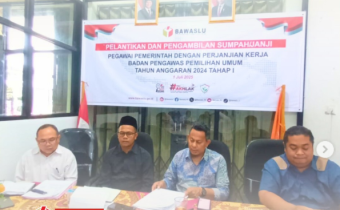 Bawaslu Kota Solok menggelar rapat pleno rutin di Sekretariat Bawaslu Kota Solok, Rabu (20/8/2025).