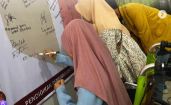 Sebagai tindak lanjut dari rangkaian kegiatan Pendidikan Pengawasan Partisipatif (P2P), Bawaslu Kota Solok bersama Bawaslu Provinsi Sumatera Barat memfasilitasi pelaksanaan Deklarasi Komitmen Pengawasan Partisipatif yang melibatkan seluruh peserta P2P ada Rabu, 3 Desember 2025 di Kantor Bawaslu Kota Solok.