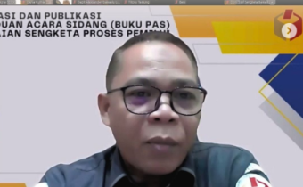 Bawaslu Kota Solok berpartisipasi dalam kegiatan bedah buku berjudul “Panduan Acara Sidang (PAS) pada Pemilu” yang diselenggarakan secara daring pada Senin, 8 Desember 2025.