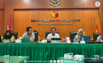 Bawaslu Kota Solok turut berpartisipasi dalam Rapat Evaluasi Pelaksanaan Pengawasan Pemutakhiran Data Pemilih Berkelanjutan (PDPB) Tahun 2025 yang diselenggarakan oleh Bawaslu Provinsi Sumatera Barat. Kegiatan digelar pada Kamis, 18 Desember 2025 di Kantor Bawaslu Provinsi Sumatera Barat.