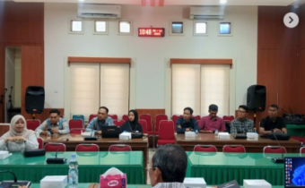 Bawaslu Kota Solok menghadiri Rapat Dalam Kantor (RDK) terkait Rekonsiliasi dan Validasi Data Laporan Harta Kekayaan Aparatur Sipil Negara (LHKAN) serta Data Kepegawaian Bawaslu Kabupaten/Kota se-Sumatera Barat pada Sabtu (20/12/2025).
