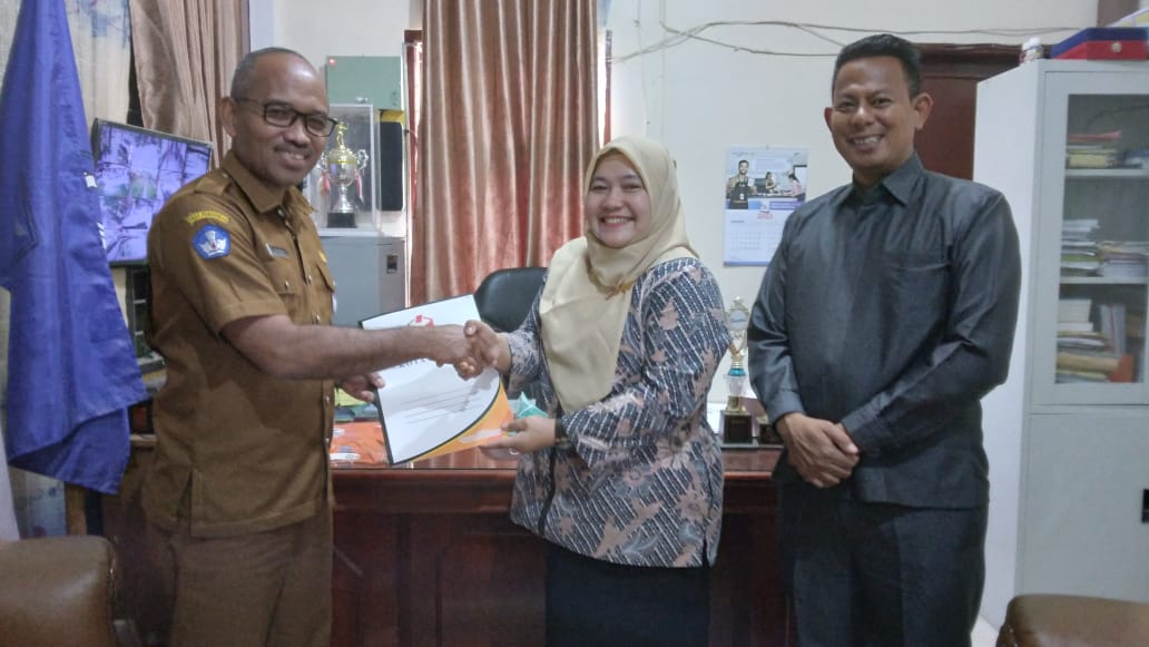 Dalam Rangka Meningkatkan Partisipatif Pemilu 2024, Bawaslu Kota Solok Tanda Tangani MoU Dengan SMK N 2 Solok