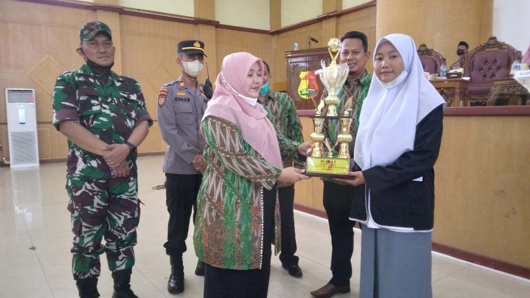 SMK N 2 Kota Solok Raih Juara 1 Cerdas Cermat Dalam Bentuk Rangking 1 Bawaslu Kota Solok Tahun 2022