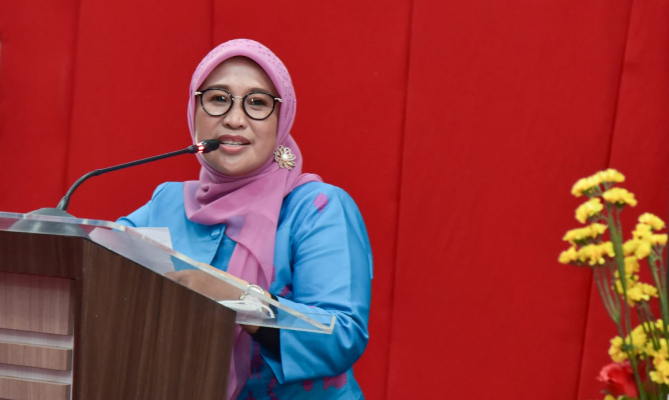 Bedah Buku di Unhas, Dewi Harap Isu yang Diangkat Jadi Inspirasi dan Referensi Mahasiswa