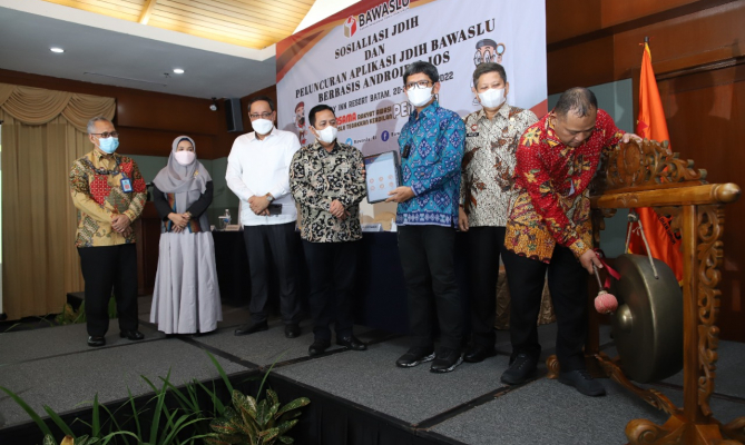 Luncurkan JDIH Berbasis Android dan Ios , Totok: Kami Ingin Masyarakat Paham Produk Hukum Bawaslu