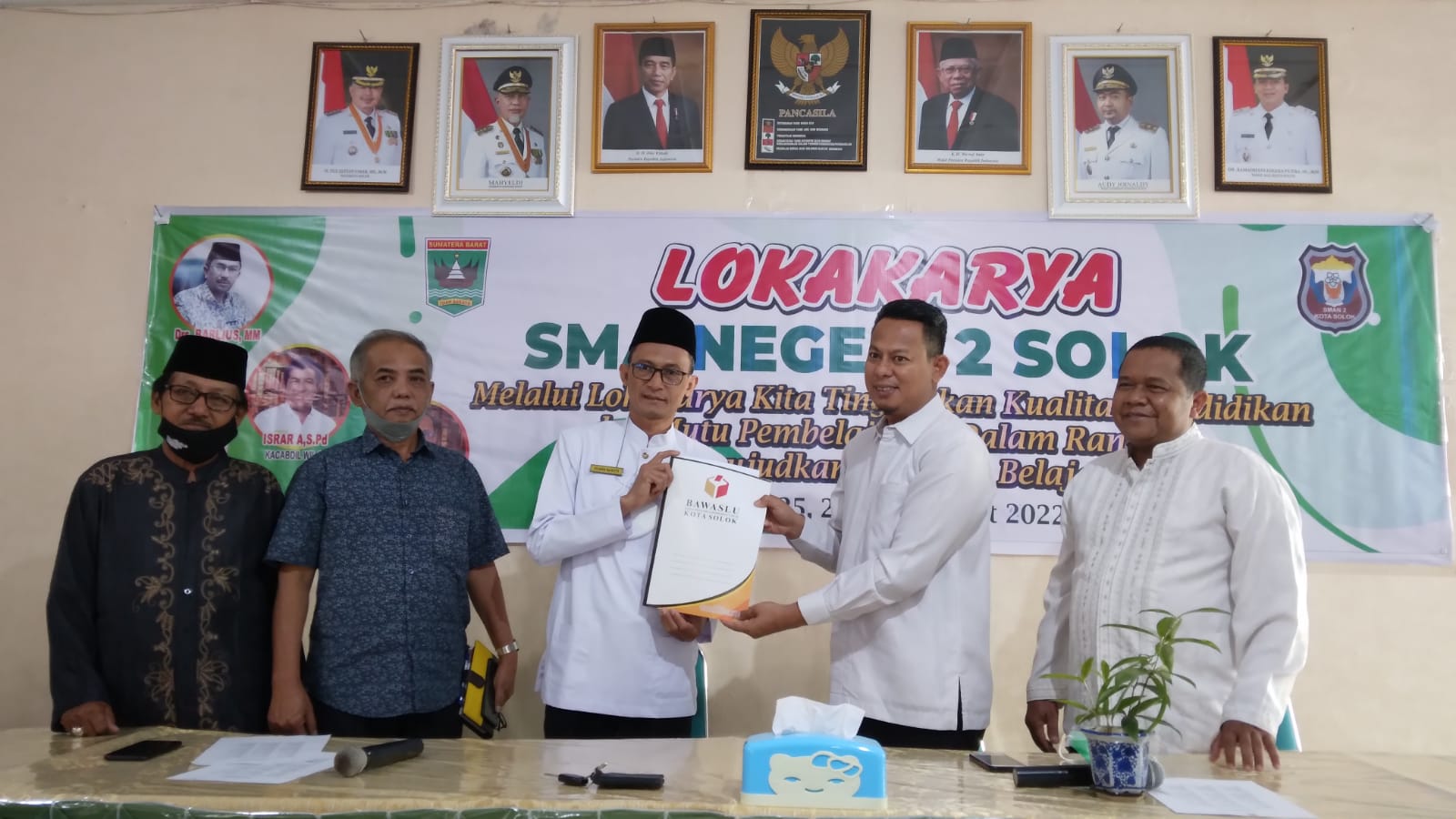 Tingkatkan Netralitas ASN dalam Pemilu 2024 Mendatang, Bawaslu Kota Solok Tandatangani MoU dan PKS bersama SMA N 2 Solok