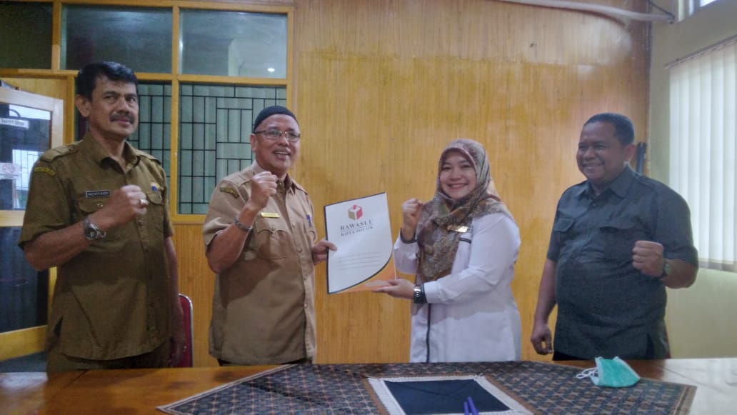 Tingkatkan Netralitas ASN dan Kearsipan Pemilu, Bawaslu Kota Solok Adakan MoU Bersama Dinas Perpustakaan dan Kearsipan Kota Solok