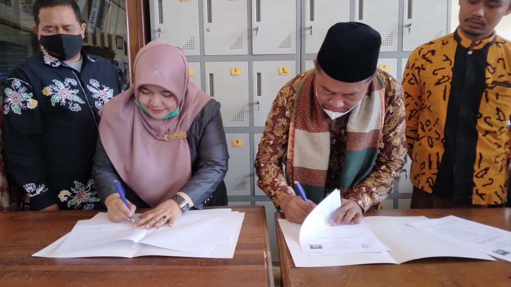 Tingkatkan Netralitas ASN dan Pengawasan Pemilu/Pemilihan Partisipatif, Bawaslu Kota Solok Tandatangani MoU dengan Pondok Pesantren Waratsatul Anbiya' Kota Solok