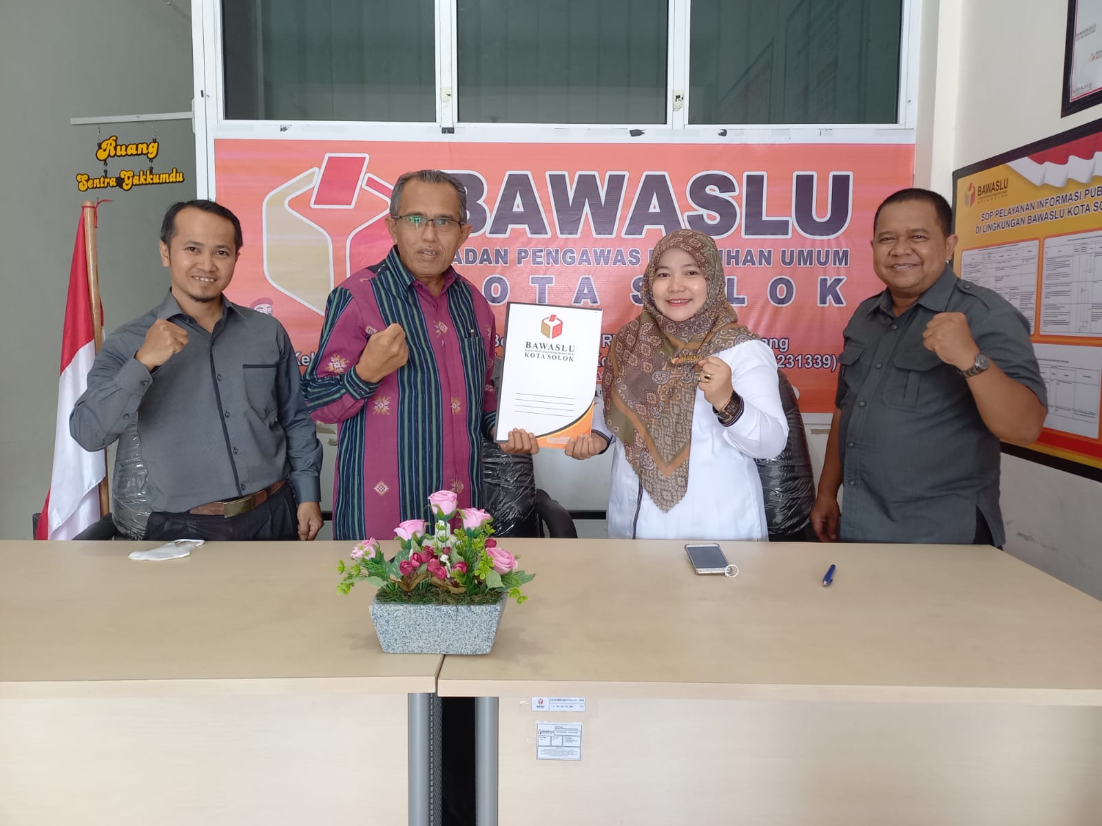 Bawaslu Kota Solok Tandatangani Nota Kesepahaman Pengembangan Pengawasan Pemilu Partisipatif Bersama STAI Solok Nan Indah