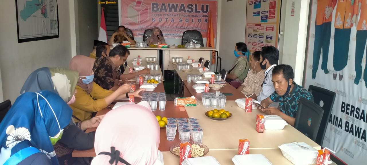 Cegah Sengketa Proses Pencalonan, Bawaslu Kota Solok berikan Sosialiasi Kepada Parpol dan Bakal Pasangan Calon