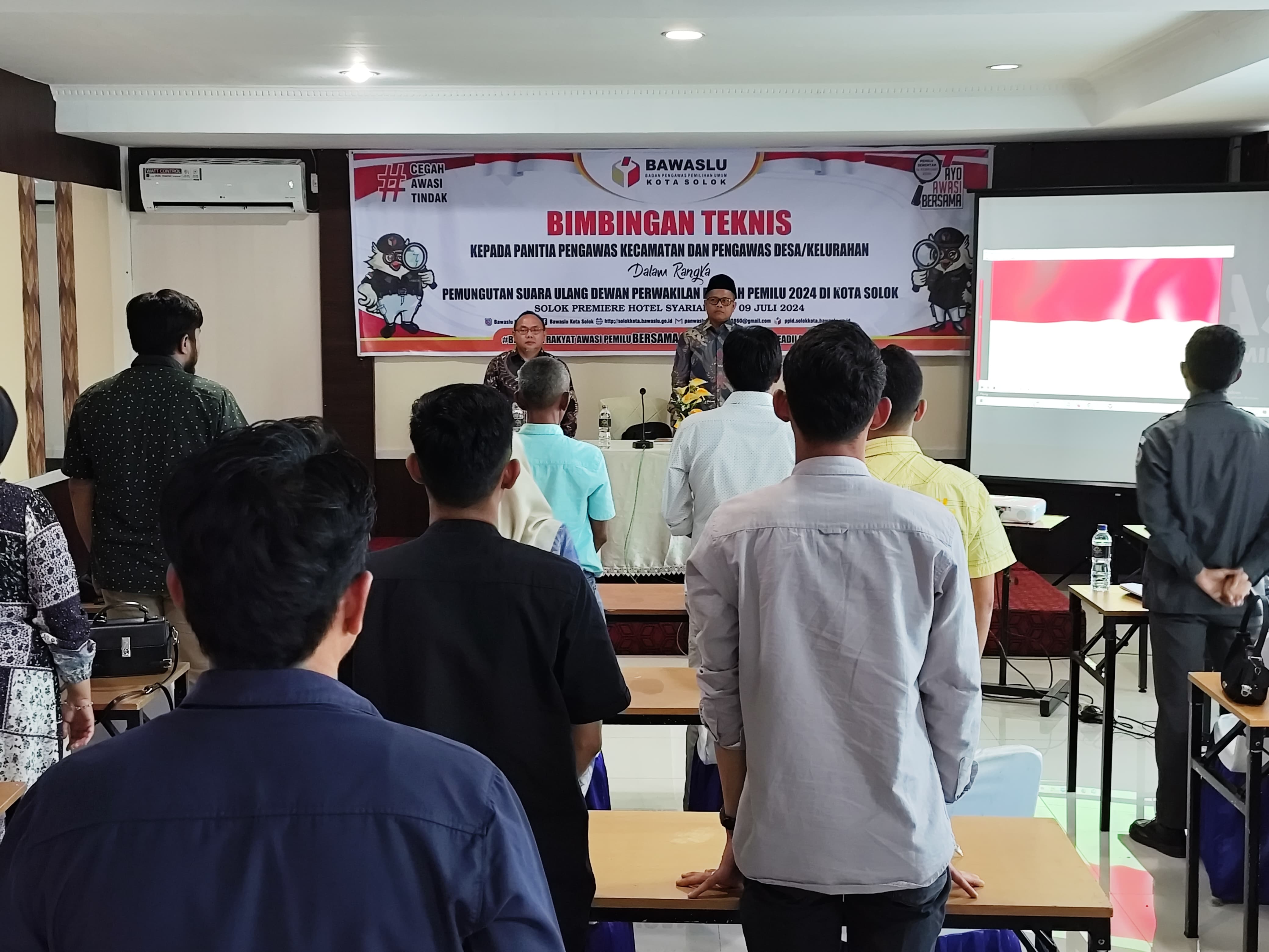 Badan Pengawas Pemilihan Umum (Bawaslu) Kota Solok menggelar kegiatan bimbingan teknis terkait Pemungutan Suara Ulang (PSU) Dewan Perwakilan Daerah (DPD) Pemilu tahun 2024 di Solok Premiere Hotel Syariah, Senin-Selasa (8-9 Juli 2024).