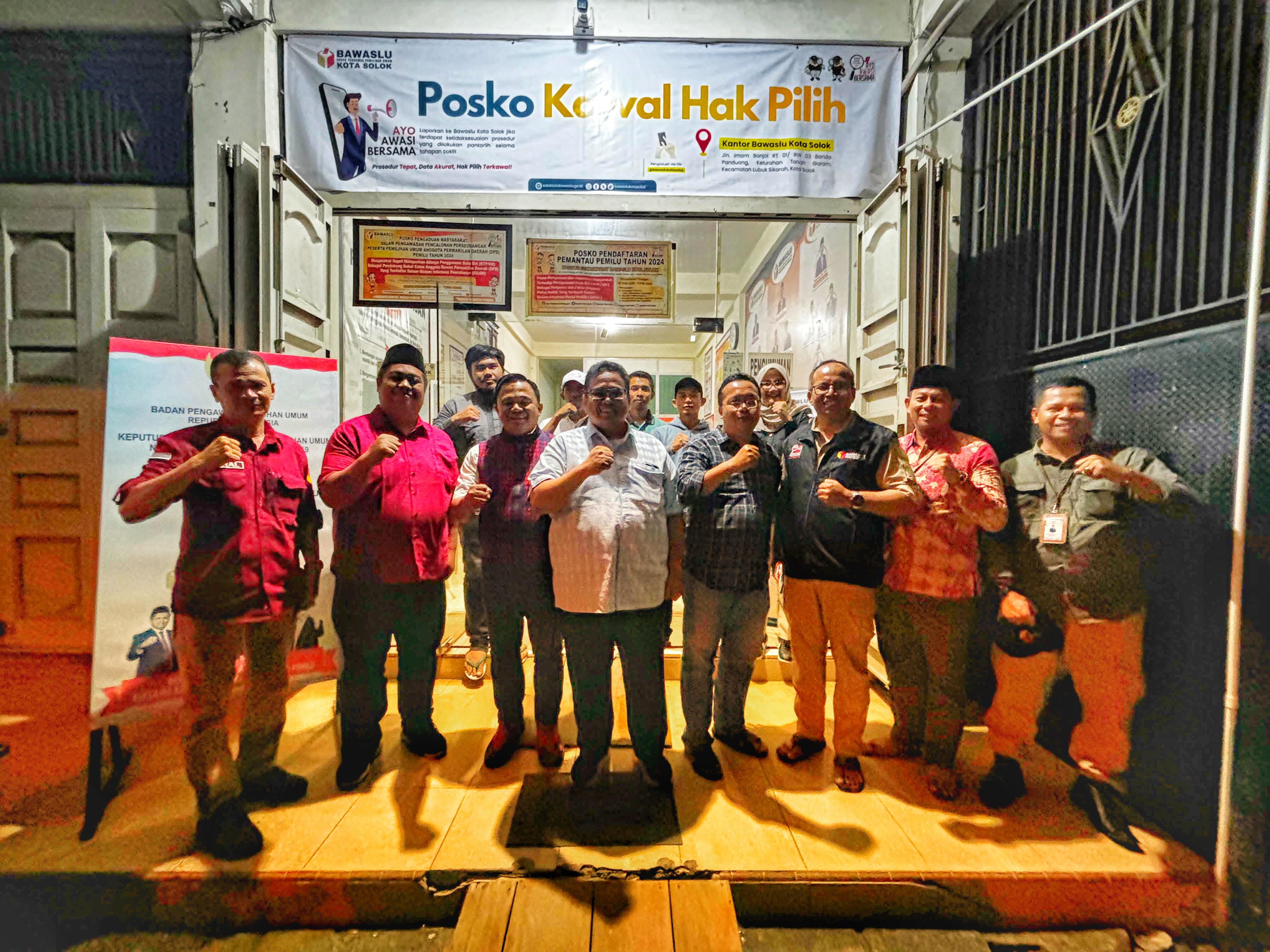 Ketua Bawaslu RI, Rahmat Bagja kunjungi Bawaslu Kota Solok saat monitoring Pemungutan Suara Ulang (PSU) Dewan Perwakilan Daerah (DPD) RI di Sumatera Barat, Sabtu (13/07).