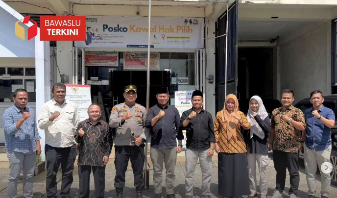 Ketua Bawaslu Kota Solok, Rafiqul Amin beserta jajaran menyambut hangat kedatangan Kapolres Solok Kota yang baru, AKBP Abdus Syukur Felani, S.I.K beserta rombongan di Kantor Bawaslu Kota Solok, Sabtu (03/08).