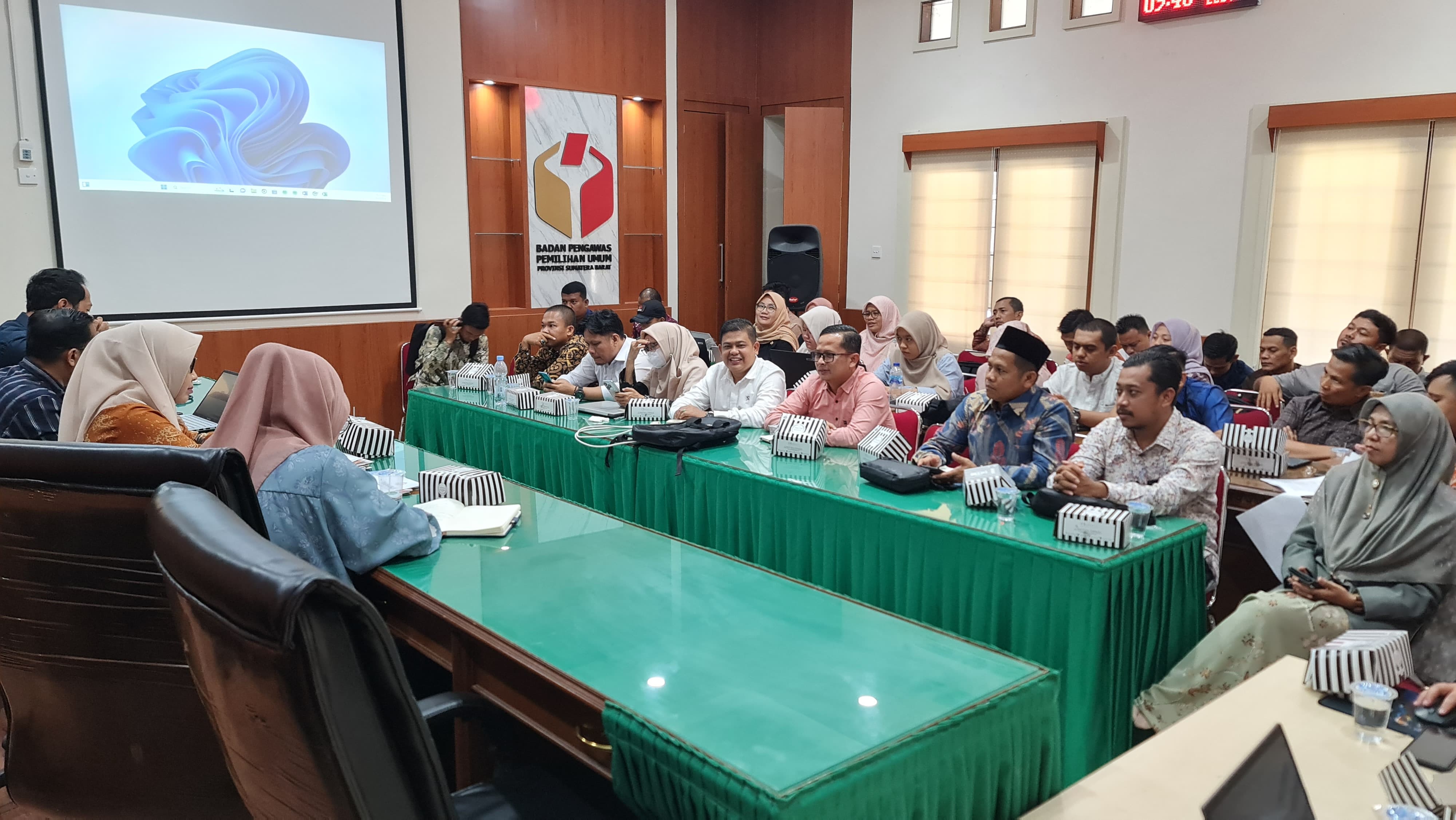 Bawaslu Kota Solok hadir dalam kegiatan Pengawasan Pemutakhiran dan Penyusunan Daftar Pemilih pada Pemilihan Serentak Tahun 2024 yang dilaksanakan di Kantor Bawaslu Provinsi Sumatera Barat, Padang (02/08).