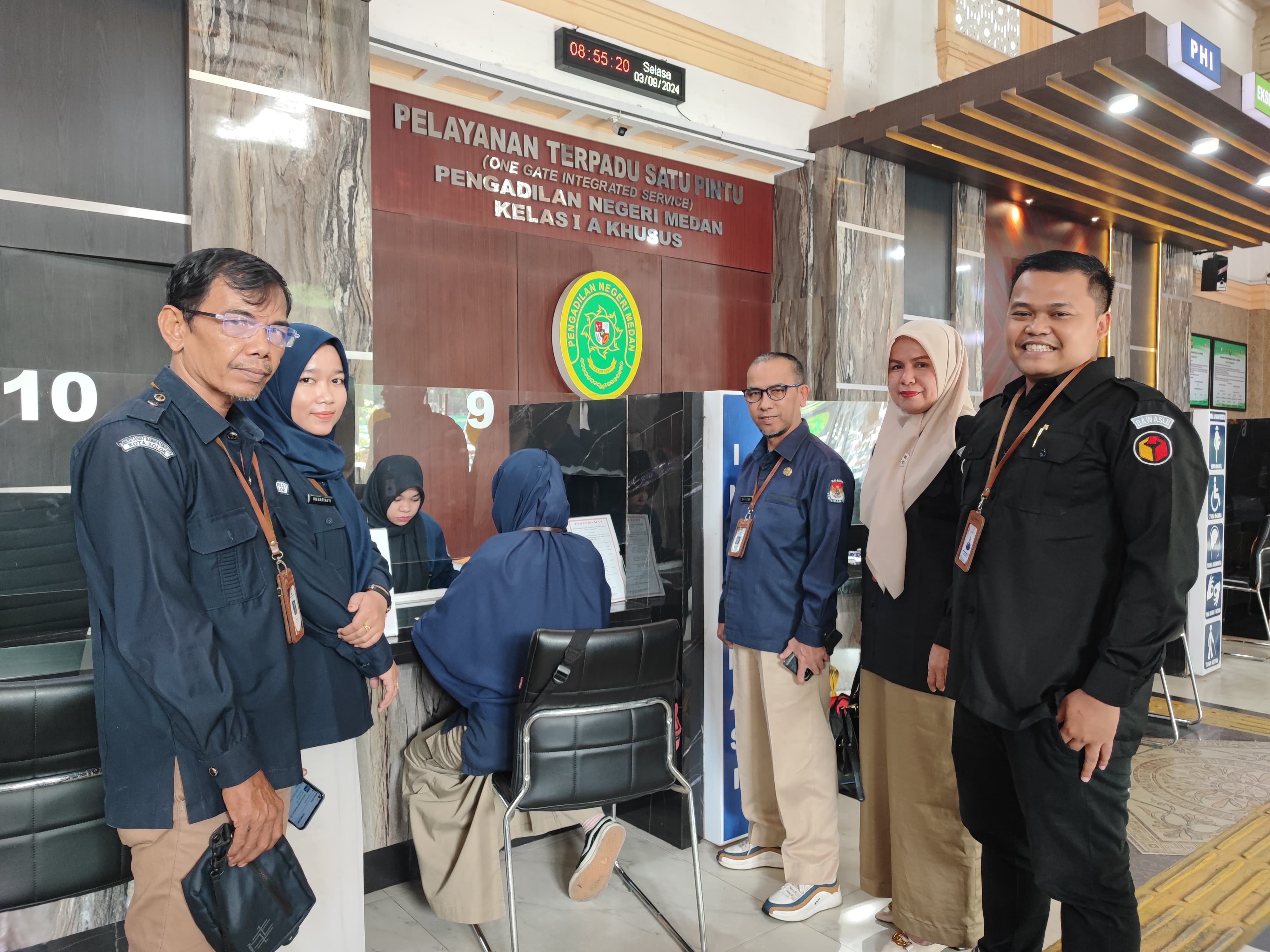 Tim Bawaslu Kota Solok awasi proses penelitian persyaratan administrasi 2 paslon Walikota dan Wakil Walikota Solok