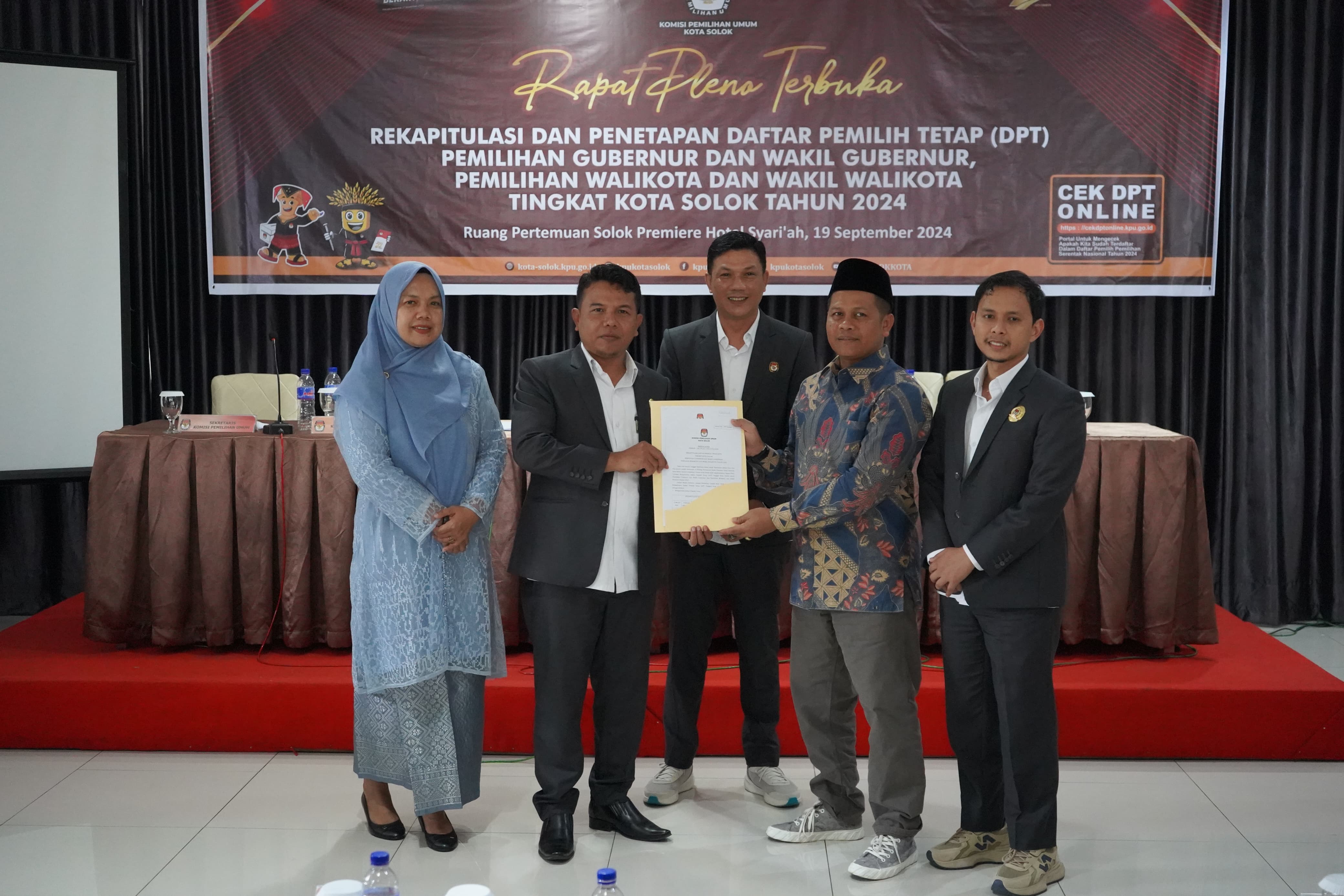 Badan Pengawas Pemilihan Umum (Bawaslu) Kota Solok melakukan pengawasan pelaksanaan Rapat Pleno Terbuka Rekapitulasi dan Penetapan Daftar Pemilih Tetap (DPT) Pemilihan Serentak Tingkat Kota Solok Tahun 2024, Kamis (19/09).