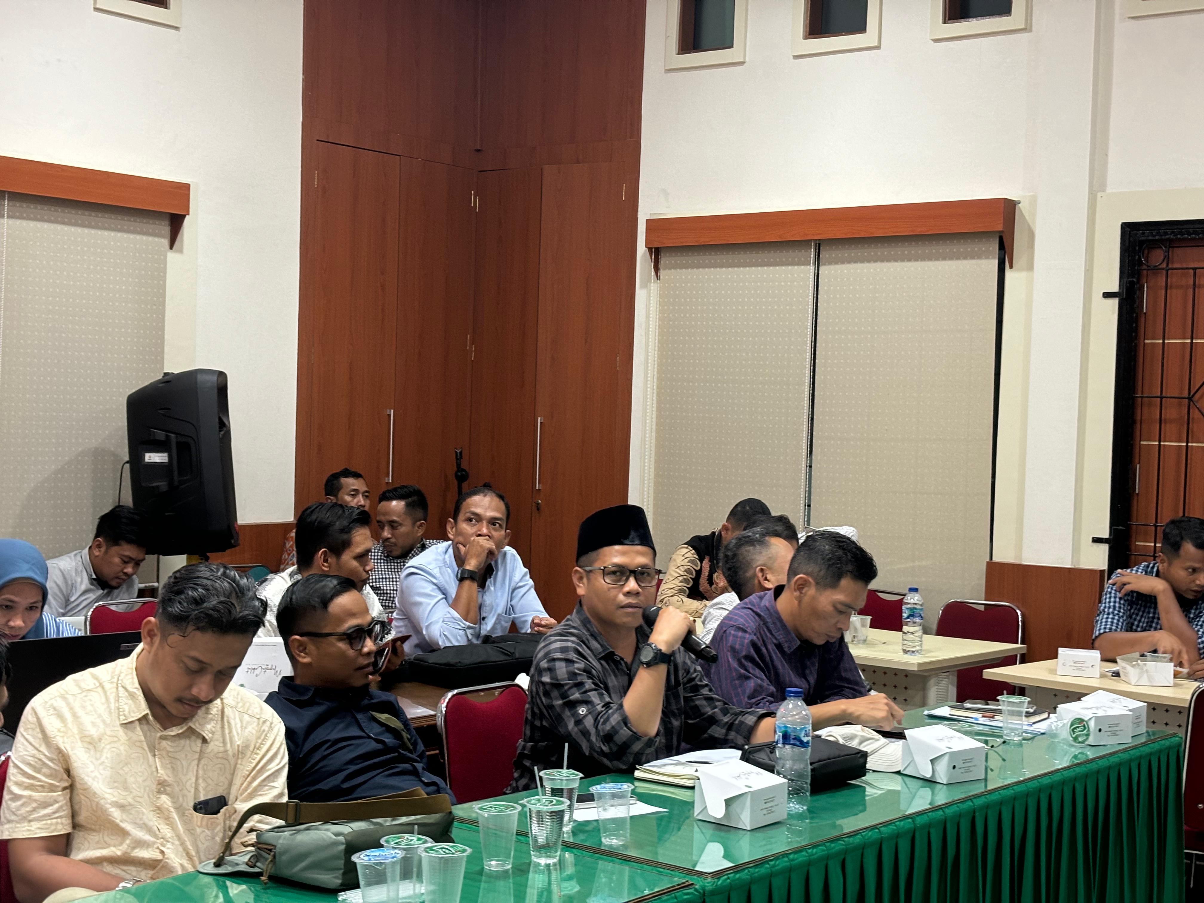 Bawaslu Kota Solok sampaikan hasil pleno rekapitulasi Daftar Pemilih Tetap (DPT) Tingkat Kota dalam rapat konsolidasi Data Hasil Pengawasan Rekapitulasi dan Penetapak DPT di Kantor Bawaslu Provinsi Sumatera Barat, Sabtu (21/09).