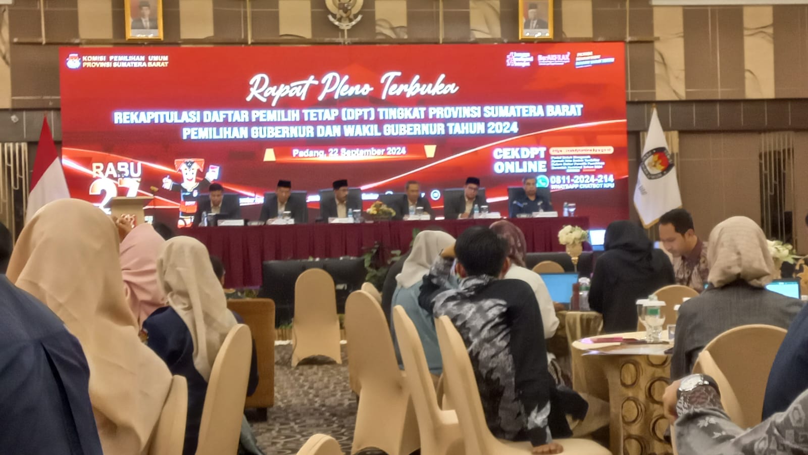 Bawaslu Kota Solok melakukan pengawasan pada Rapat Pleno Terbuka Rekapitulasi Daftar Pemilih Tetap (DPT) Tingkat Provinsi untuk Pemilihan Gubernur dan Wakil Gubernur Tahun 2024, Padang - Minggu, (22/09).