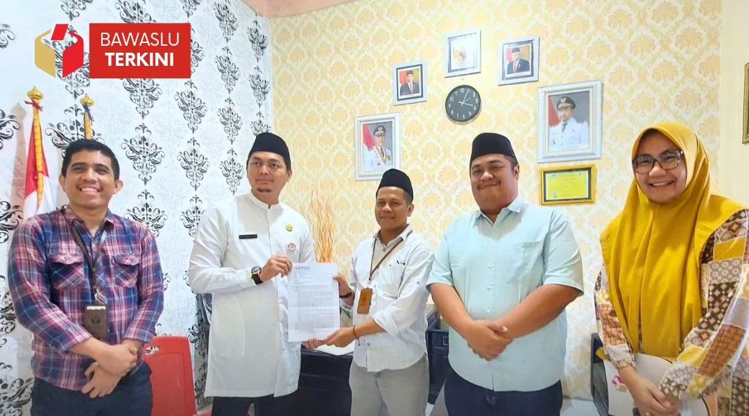 Badan Pengawas Pemilihan Umum (Bawaslu) Kota Solok melakukan kunjungan ke Kantor Kepala Cabang Dinas Pendidikan Wilayah III Solok Raya, Jum'at (30/08).