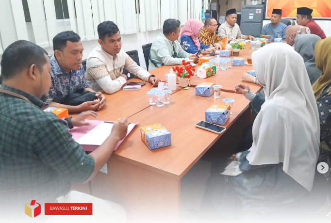 Bawaslu Kota Solok menggelar kegiatan rapat kelompok kerja (Pokja), Jum'at (25/10).