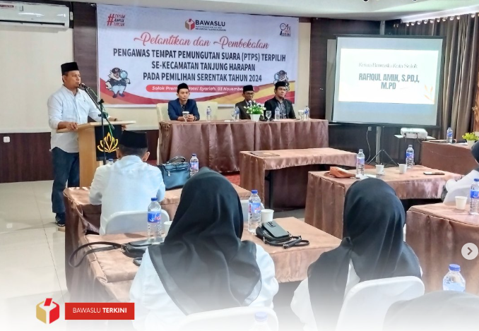 Badan Pengawas Pemilihan Umum (Bawaslu) Kota Solok resmi melantik 118 Pengawas Tempat Pemungutan Suara (PTPS) untuk Pemilihan Serentak Tahun 2024 di Kota Solok, Minggu (3/11).