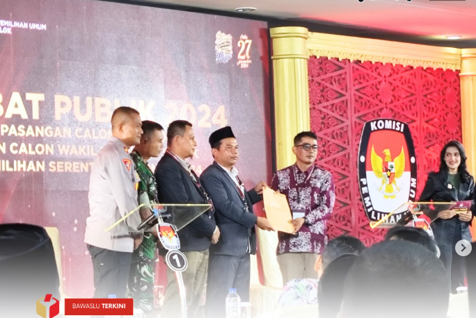 Ketua Badan Pengawas Pemilihan Umum (Bawaslu) Kota Solok beserta jajaran melakukan pengawasan melekat kegiatan kampanye debat publik di Syariah Premiere Hotel, Jum'at (8/11).