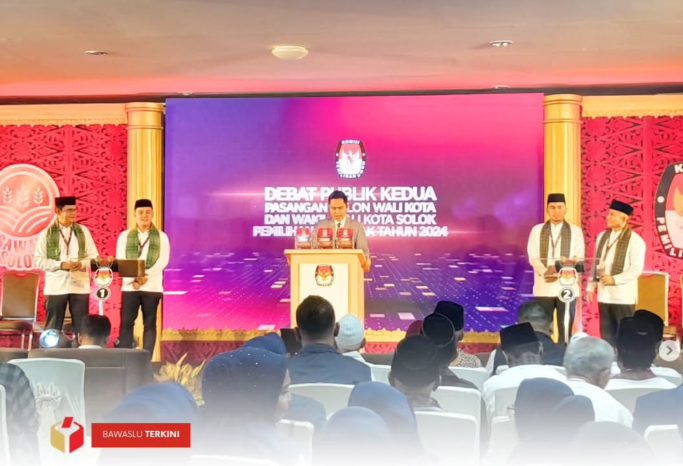 Badan Pengawas Pemilihan Umum (Bawaslu) Kota Solok melakukan pengawasan debat publik ke 2 Pasangan Calon Walikota dan Wakil Walikota Solok, Jum'at (15/11).