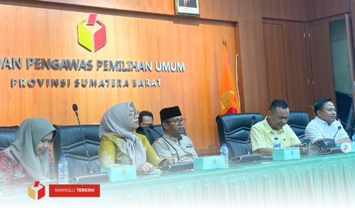 Bawaslu Kota Solok mengikuti Rapat Persiapan Pengawasan Rekapitulasi Penghitungan Perolehan Suara Calon Gubernur dan Wakil Gubernur serta Walikota dan Wakil Walikota yang dilaksanakan di Aula Kantor Bawaslu Provinsi Sumatera Barat pada hari Jumat, (06/11/24).