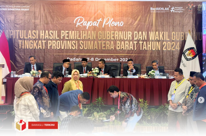 Bawaslu Kota Solok awasi pelaksanaan Rapat Pleno Terbuka Rekapitulasi Hasil Penghitungan Perolehan Suara dan Penetapan Hasil Pemilihan Gubernur dan Wakil Gubernur tingkat Provinsi Sumatera Barat tahun 2024 di Hotel Pangeran, (7-8/12).