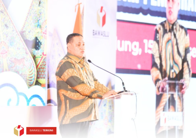 Anggota Bawaslu RI, Herwyn berikan pengarahan dalam Rakornas dan Expo Pusat Penelitian, Pengembangan, Pendidikan dan Pelatihan Pemilu dan Pemilihan Tahun 2024 di Bandung. Minggu (15/12/2024).