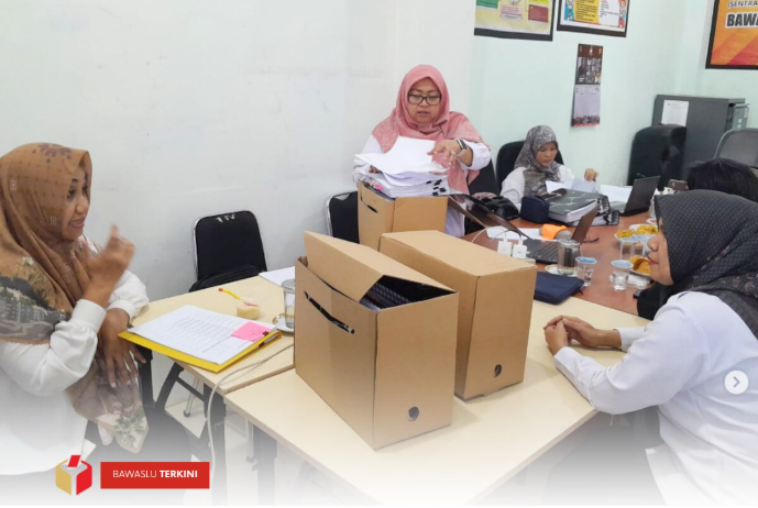 Bawaslu Kota Solok menerima kunjungan supervisi dari Tim Keuangan Bawaslu Provinsi Sumatera Barat dalam rangka pemeriksaan pertanggungjawaban anggaran dana hibah, Rabu s.d Jum'at (12-14/02). 