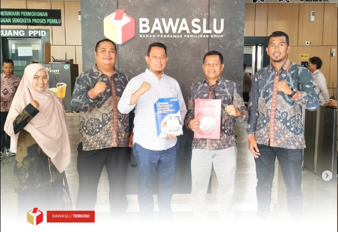Bawaslu Kota Solok secara resmi menyerahkan Laporan Peningkatan Kapasitas SDM & Pelatihan Saksi pada Pemilu dan Pemilihan 2024 kepada Bawaslu RI pada Sabtu, 15 Februari 2025, di Jakarta.