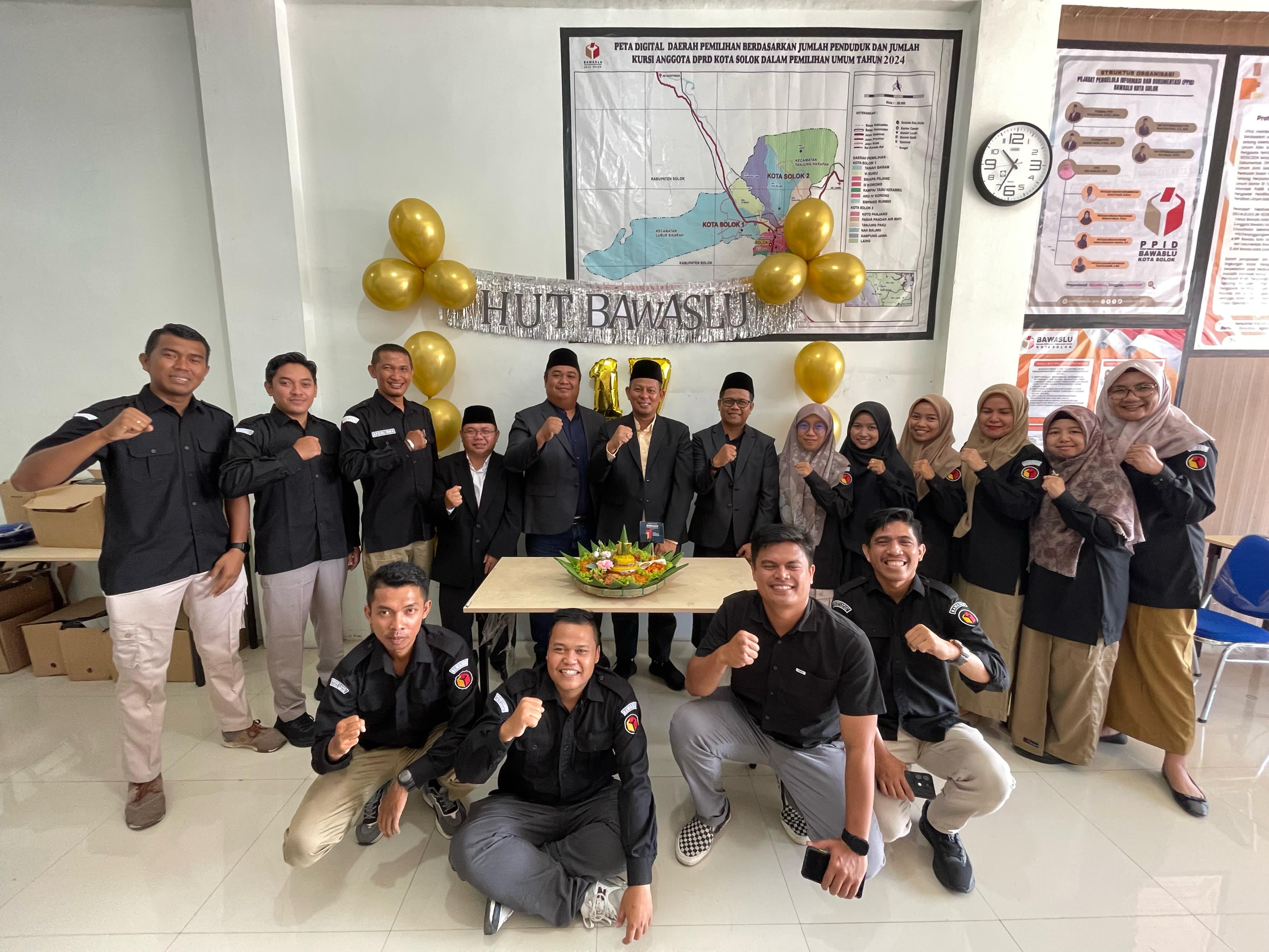 Bawaslu Kota Solok menggelar acara tasyakuran pada Selasa, 15 April 2025.