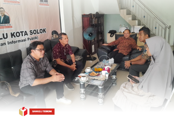 Bawaslu Kota Solok menerima kunjungan dari Bawaslu Provinsi Sumatera Barat dalam rangka kegiatan Monitoring dan Evaluasi (Monev) Keuangan dan Administrasi, yang dilaksanakan pada Rabu s/d Kamis, 2-3 Juli 2025.