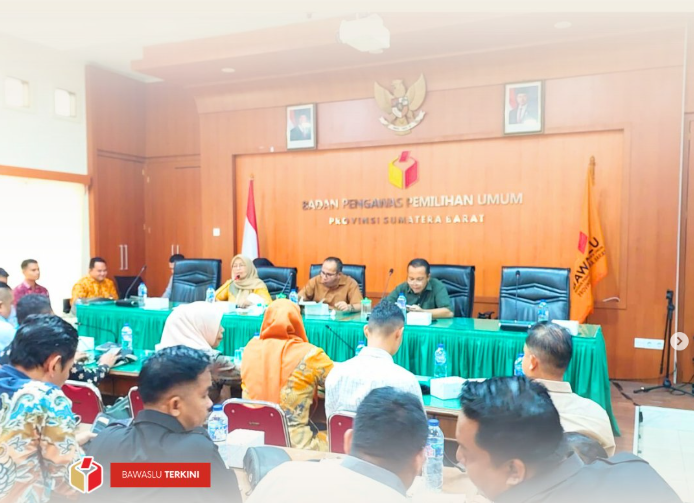Bawaslu Kota Solok mengikuti Rapat Koordinasi Pelaksanaan Simulasi Penyelesaian Sengketa Bawaslu Kabupaten/Kota se-Sumatera Barat yang digelar di Ruang Sidang Bawaslu Provinsi Sumatera Barat pada Kamis, 11 September 2025.