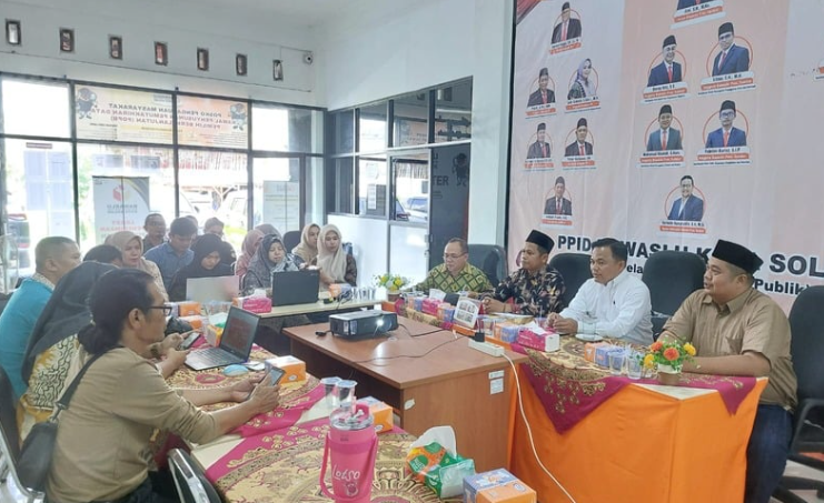 Rencana launching podcast MOI pertama kali disampaikan dalam Rapat Dalam Kantor Penguatan Kelembagaan Pengelolaan Kehumasan, Peliputan, Dokumentasi serta Informasi Publik oleh Bawaslu Kota Solok yang digelar pada Kamis, (18/09/2025).