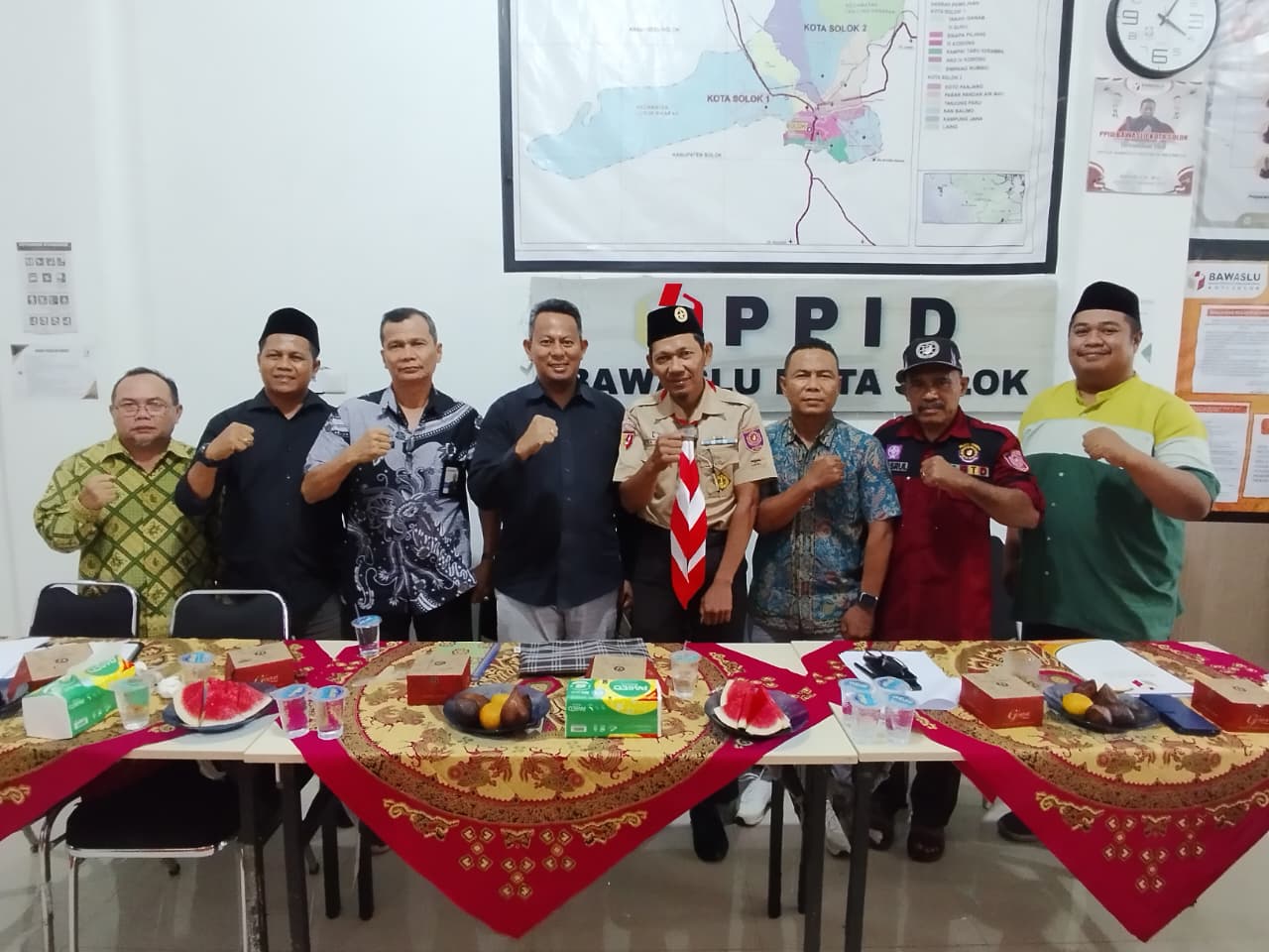 Bawaslu Kota Solok membahas rencana perpanjangan Nota Kesepahaman (MoU) dengan Kwartir Cabang 0310 Gerakan Pramuka Kota Solok sekaligus persiapan pembentukan kepengurusan Saka Adhyasta Pemilu, Kamis (02/10).