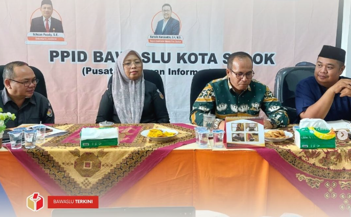 Bawaslu Kota Solok menyelenggarakan Rapat Dalam Kantor (RDK) bertema “Pembuatan Kajian Akhir Laporan Dugaan Pelanggaran Pemilu”, Senin (20/10), bertempat di Kantor Bawaslu Kota Solok.
