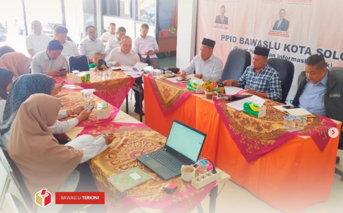 Bawaslu Kota Solok menggelar rapat pleno di Kantor Bawaslu Kota Solok pada Rabu (15/10).