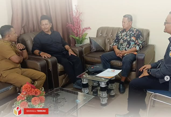 Badan Pengawas Pemilihan Umum (Bawaslu) Kota Solok melaksanakan kegiatan koordinasi bersama Kwartir Cabang (Kwarcab) 0310 Gerakan Pramuka Kota Solok pada Senin (03/11/2025).