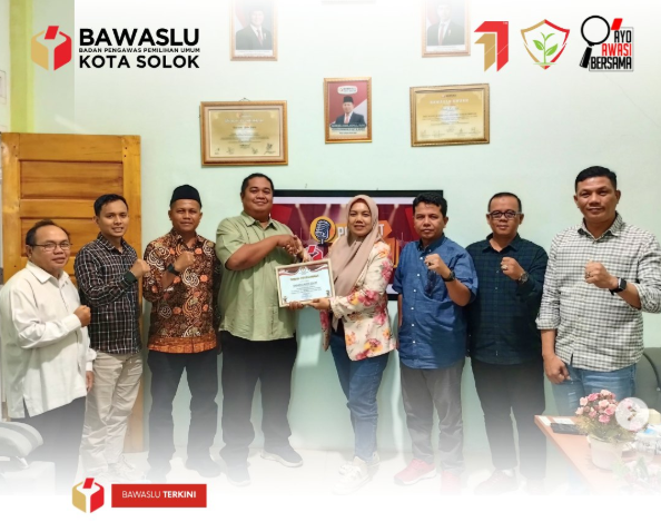 Pada Rabu (18/06), Badan Pengawas Pemilihan Umum (Bawaslu) Kota Solok menerima kunjungan silaturahmi dari Komisi Pemilihan Umum (KPU) Kota Solok di kantor sekretariat setempat.