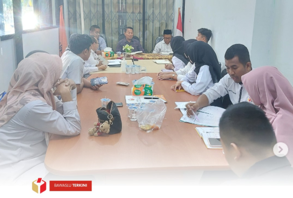Setelah mengikuti orientasi di kantor Bawaslu Provinsi Sumatera Barat, hari ini, Rabu (4/6), tiga Calon Pegawai Negeri Sipil (CPNS) resmi diterima secara resmi di lingkungan Sekretariat Bawaslu Kota Solok melalui rapat pleno yang digelar di kantor Bawaslu Kota Solok.
