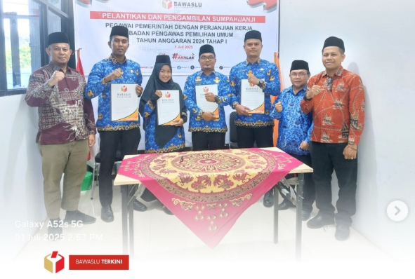 Empat orang Pegawai Pemerintah dengan Perjanjian Kerja (PPPK) resmi dilantik dan diambil sumpahnya pada Selasa, 1 Juli 2025