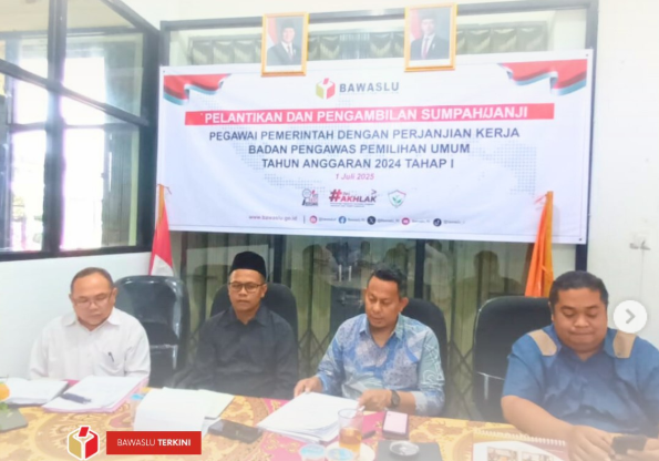 Bawaslu Kota Solok menggelar rapat pleno rutin di Sekretariat Bawaslu Kota Solok, Rabu (20/8/2025).