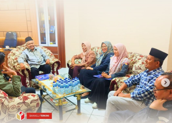  Bawaslu Kota Solok melakukan sosialisasi ke Universitas Mahaputra Muhammad Yamin (UMMY) pada Senin, 15 September 2025. 