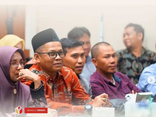 Bawaslu Kota Solok menegaskan komitmennya untuk memperkuat pengawasan terhadap Coklit Terbatas (Coktas) dan Pemutakhiran Data Pemilih Berkelanjutan (PDPB) sesuai dengan arahan Ketua Bawaslu Republik Indonesia, Rahmat Bagja pada Sabtu, 20 September 2025, di Ruang Sidang Bawaslu Sumbar.
