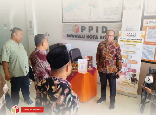 Bawaslu Kota Solok melaksanakan Rapat Dalam Kantor (RDK) Penguatan Kelembagaan, Selasa (21/10), di Kantor Bawaslu Kota Solok.