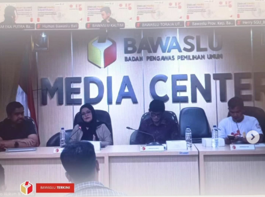 Bawaslu Kota Solok mengikuti kegiatan Diskusi Media Kepemiluan yang diselenggarakan secara daring oleh Bawaslu Republik Indonesia dengan mengangkat tema “Antisipasi Perkembangan Artificial Intelligence (AI) dan Model Pengawasan Digital di Pemilu”, pada Jumat (14/11/2025).