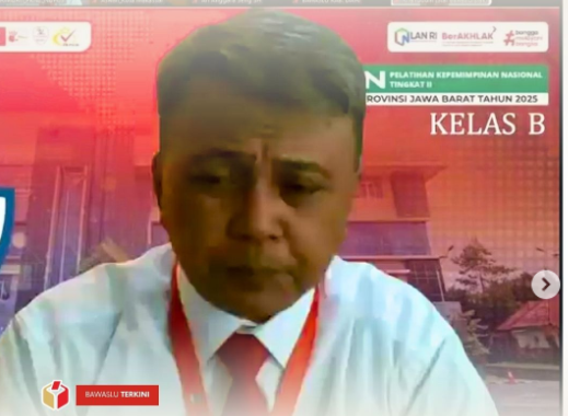 Bawaslu Kota Solok melalui Divisi Penanganan Pelanggaran dan Penyelesaian Sengketa (PPPS) mengikuti Sosialisasi Fitur Informasi Penelusuran Permohonan Penyelesaian Sengketa pada Aplikasi Sistem Informasi Penyelesaian Sengketa (SIPS) yang digelar secara daring melalui Zoom Meeting pada Senin, 17 November 2025.